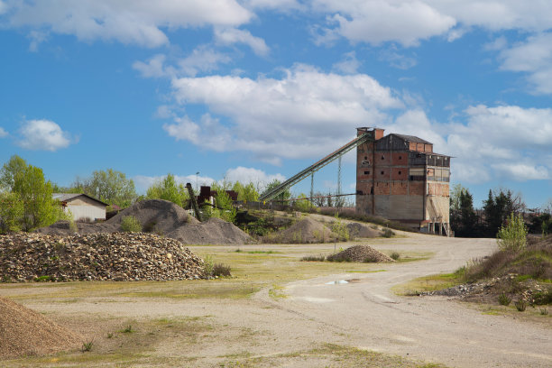 采石场废弃的金矿厂图片下载