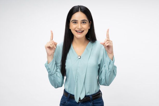 有吸引力的漂亮的商务女士的照片在正装孤立的白色背景股票照片图片下载