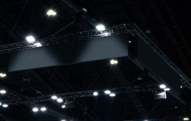 悬挂模拟黑色水平广告牌与剪辑路径模拟图片下载