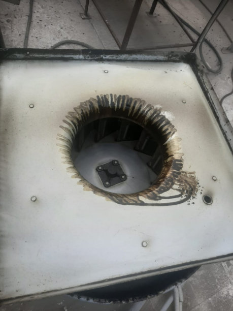 清洁前的通风管道图片下载