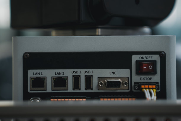 带有电源开关和usb接口的电脑机箱图片下载