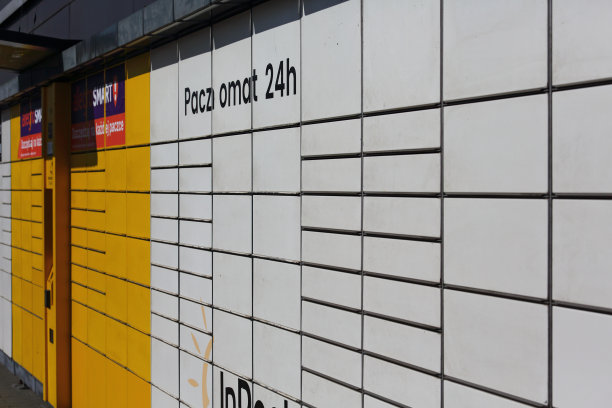 波兰华沙，戈克劳庄园，一个包裹储物柜的碎片图片下载