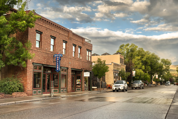 科罗拉多州历史悠久的老矿业小镇卡本代尔大街上的商店和建筑图片下载