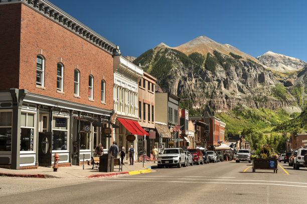 科罗拉多州历史悠久的老矿业小镇特柳赖德大街上的商店和建筑图片下载