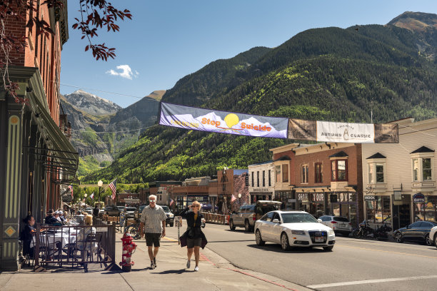 科罗拉多州历史悠久的老矿业小镇特柳赖德大街上的商店和建筑图片下载