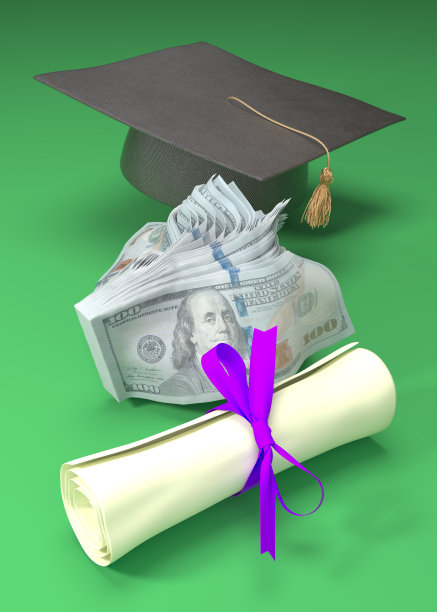 一堆美元上的学位帽。图片下载