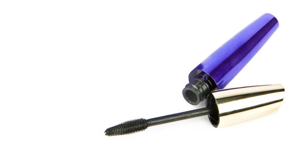 黑色睫毛膏包装隔离在白色。有文字的空闲空间。宽的照片。图片下载