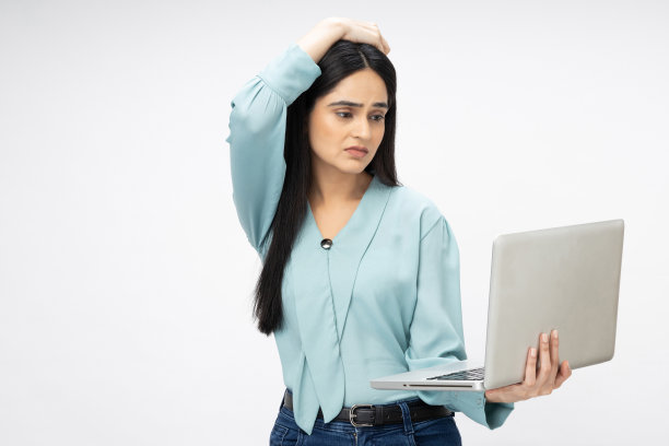 有吸引力的漂亮的商务女士的照片在正装孤立的白色背景股票照片图片下载