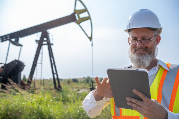 石油工业工程师。图片下载