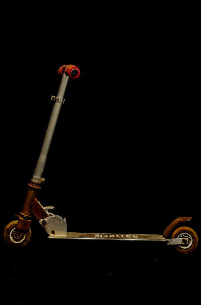 一辆滑板车，上面写着"头图片下载