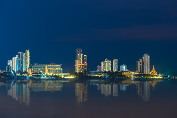 芭堤雅市景。芭堤雅是一个靠近大海和泰国著名景点的城市，外国人来这里参观和度假。图片下载