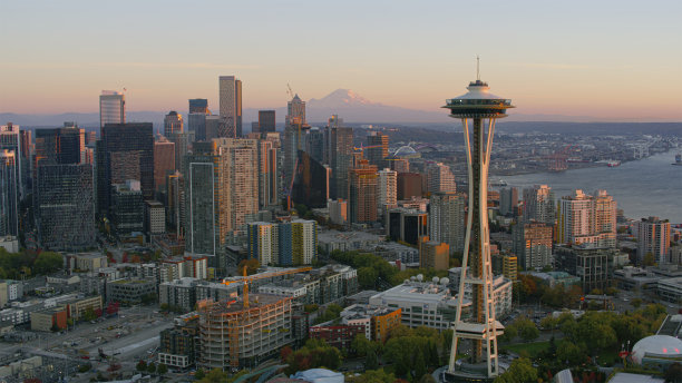 城市景观和太空针塔图片下载