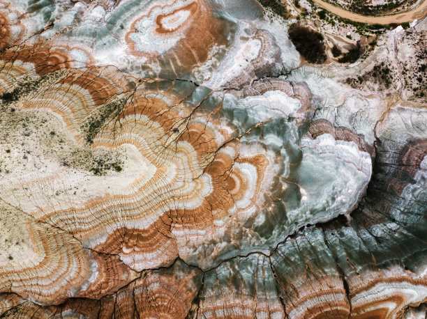 纳利安 - 山脉和土质结构的彩色抽象照片图片下载