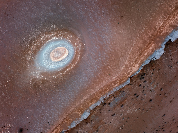 纳利安 - 山脉和土质结构的彩色抽象照片图片下载