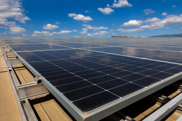 太阳能电池板，新一代电力，可再生清洁能源的生活，库存照片图片下载