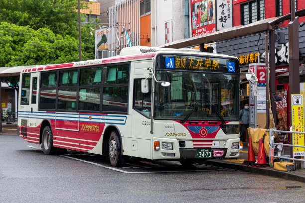 日本东京杉南大久保站的关东巴士图片下载