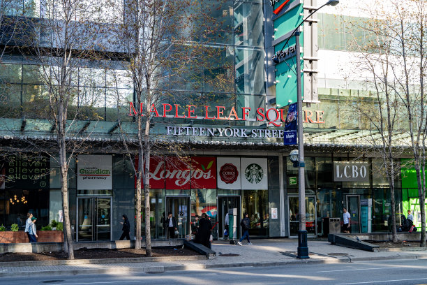 枫叶广场是一个多用途的综合公共广场，位于多伦多的南核心社区。图片下载