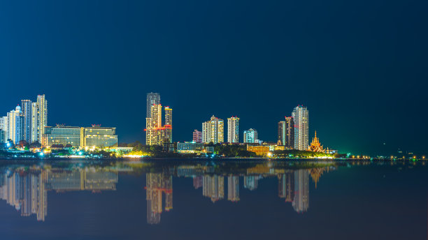 芭堤雅市景。芭堤雅是一个靠近大海和泰国著名景点的城市，外国人来这里参观和度假。图片下载