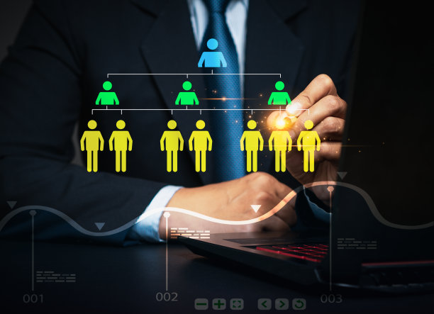 人力资源管理。西装革履的商人期待着员工的团队合作。图片下载