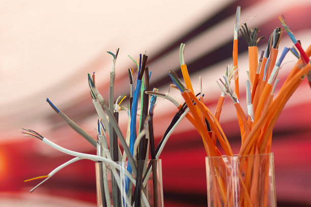 展台柜台上的网络FTP电缆图片下载