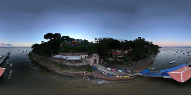 用无人机拍摄的360度全景航拍照片，日出时巴西圣保罗的莫罗·德·罗·德·圣保罗和阿尔科·德·切加达图片下载