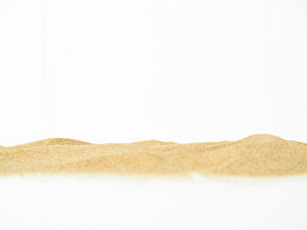 沙滩孤立的白色背景纹理夏季沙漠禅宗花园海岸海洋度假，炎热的夏季热带场景寒冷的自然，夏季瑜伽假期沙丘堆干燥棕色堆颗粒。图片下载