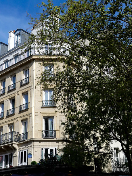 豪斯曼男爵建造的建筑物的不同立面图片下载