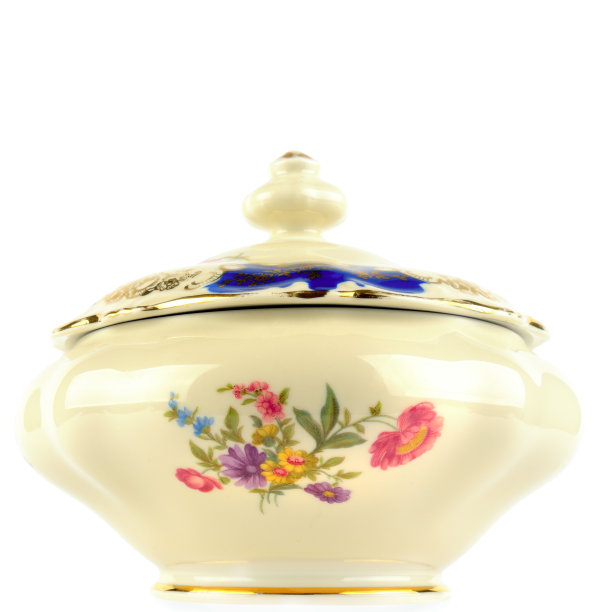 古瓷糖果碗孤立在白色。有文字的空闲空间。图片下载