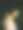 女人以浪漫的姿态，肩上搭着一只小鸡图片下载