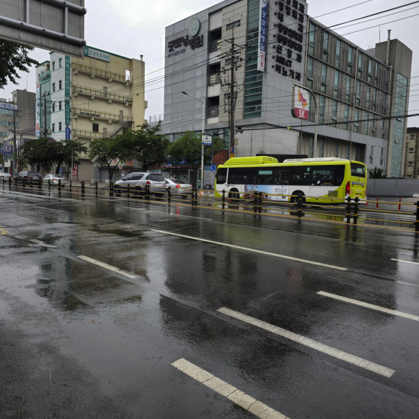 充满活力和繁华的韩国街道图片下载