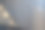一个现代灰色金属栏杆和楼层之间的混凝土楼梯的特写照片。图片下载