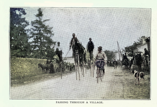 在朗德，波尔多-比亚里茨比赛，法国，维多利亚时代，19世纪，古照片踩高跷比赛的选手图片下载