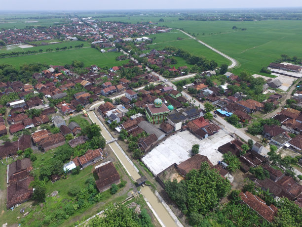 无人机拍摄的灌溉渠照片图片下载