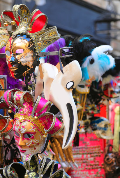威尼斯面具叫做MEDICO DELLA PESTE意思是PALGUE医生服装在看台上图片下载