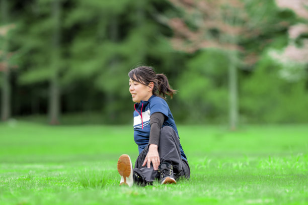 伸展运动女人图片下载
