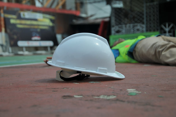 工人经历工作事故，职业健康安全概念照片图片下载