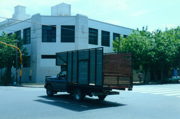 旧9号车。厢式车，木质背。图片下载