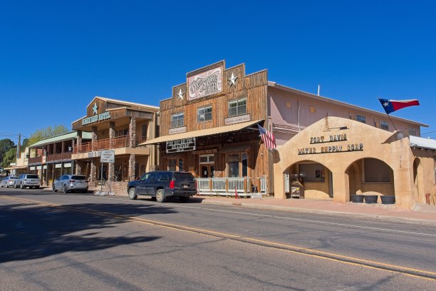 戴维斯堡市中心的药店和酒店，有著名的苏打水喷泉图片下载