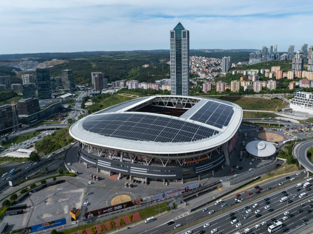 加拉塔萨雷足球队体育场Ali Sami Yen体育综合体公羊公园竞技场无人机照片，塞兰特佩卡吉塔纳，土耳其伊斯坦布尔图片下载