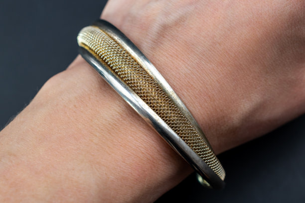 美丽的手镯手镯，独特的手工珠宝背景，宣传照片为网上珠宝店图片下载