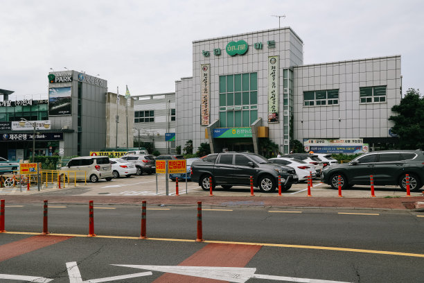 夏季的西归浦市景。图片下载