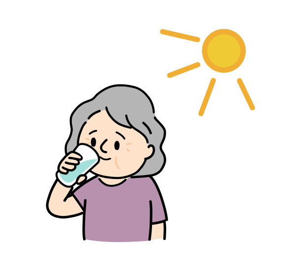 一位高级女性给自己补水图片下载