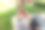 孙子和奶奶躺在院子里的躺椅上。祖母是有血有肉的种族，x一代。男孩皮肤和头发都很白。他们通过玩耍、拥抱和微笑享受在一起的时光。焊接时间。复制空间，库存照片图片下载