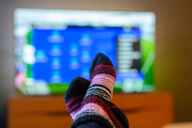 智能电视智能电视可选择各种娱乐应用，平板大LED屏幕图片下载