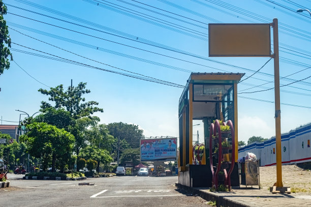 2024年5月16日，印度尼西亚，跨Jatim公交车站或候车亭。图片下载