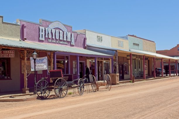 亚利桑那州老墓碑街的马车和店面图片下载