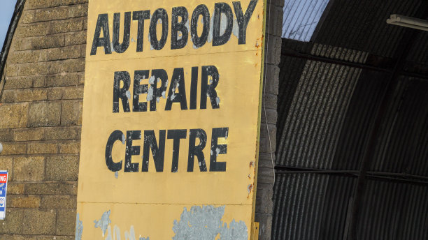 复古风格的拱形锁在码头土地上容纳了各种各样的企业;靠近巴里海滨新建的东码头图片下载