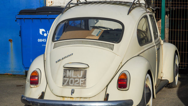 复古风格的拱形锁在码头土地上容纳了各种各样的企业;靠近巴里海滨新建的东码头图片下载