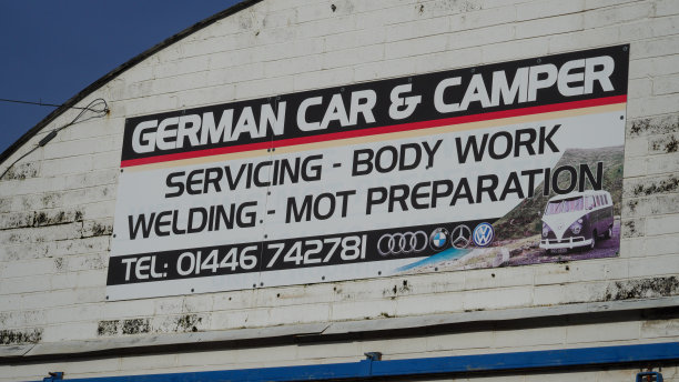 复古风格的拱形锁在码头土地上容纳了各种各样的企业;靠近巴里海滨新建的东码头图片下载