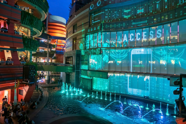 在福冈运河城举行的高达拼抢表演和点亮喷泉表演图片下载